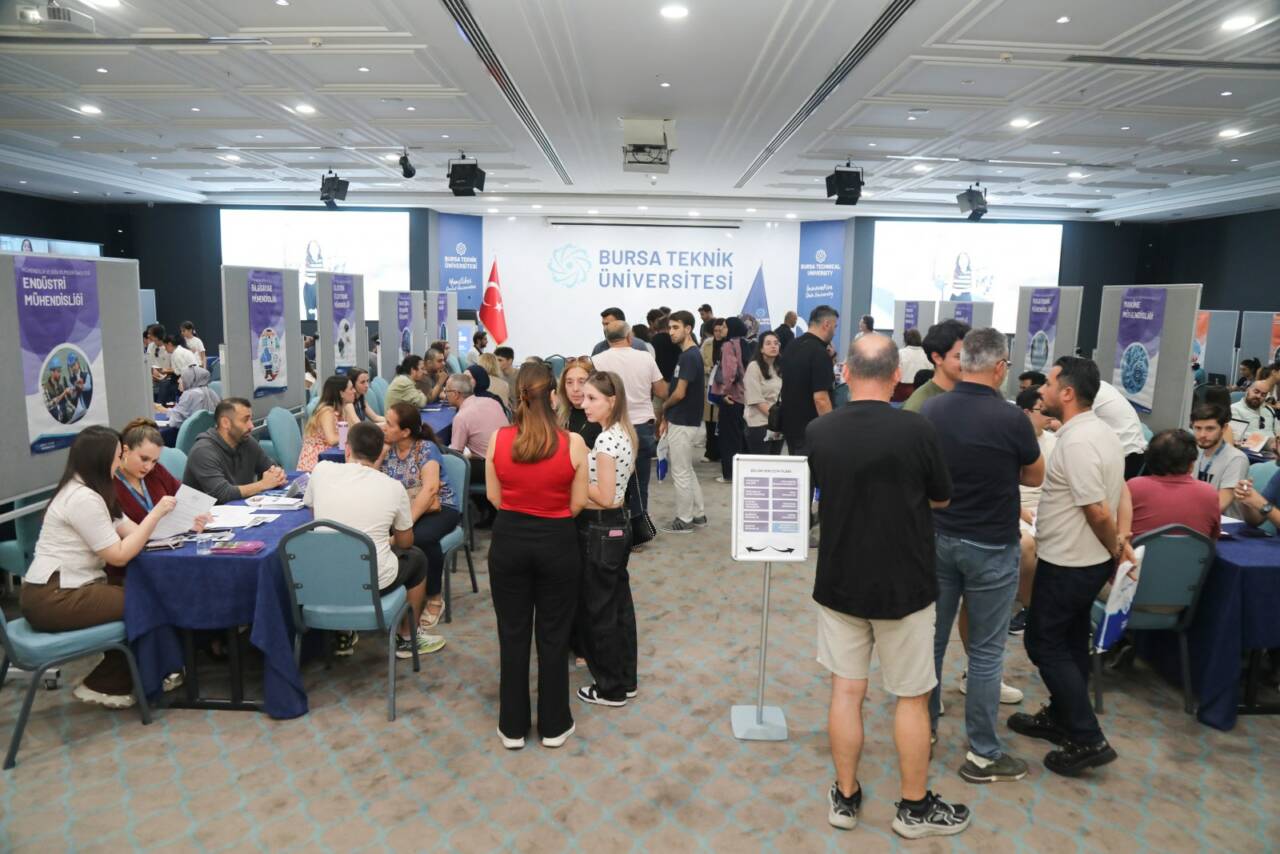 Aday öğrenciler BTÜ Tercih Günleri'ne yoğun ilgi gösterdi
