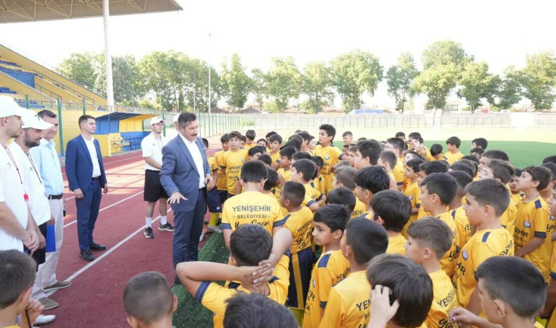 Yenişehir’de sahalar çocuklarla şenlendi Yenişehir Belediyesi tarafından çocukların yaz tatilini verimli, sağlıklı ve sporla