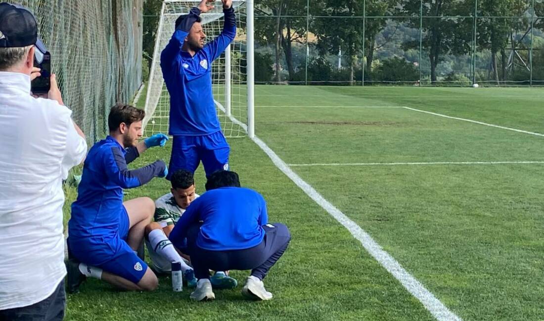 Bursaspor’da şok sakatlık! Yeni transfer maça devam edemedi Bursaspor’da Batman Petrolspor maçında oynanan maçta şok bir sakatlık yaşandı