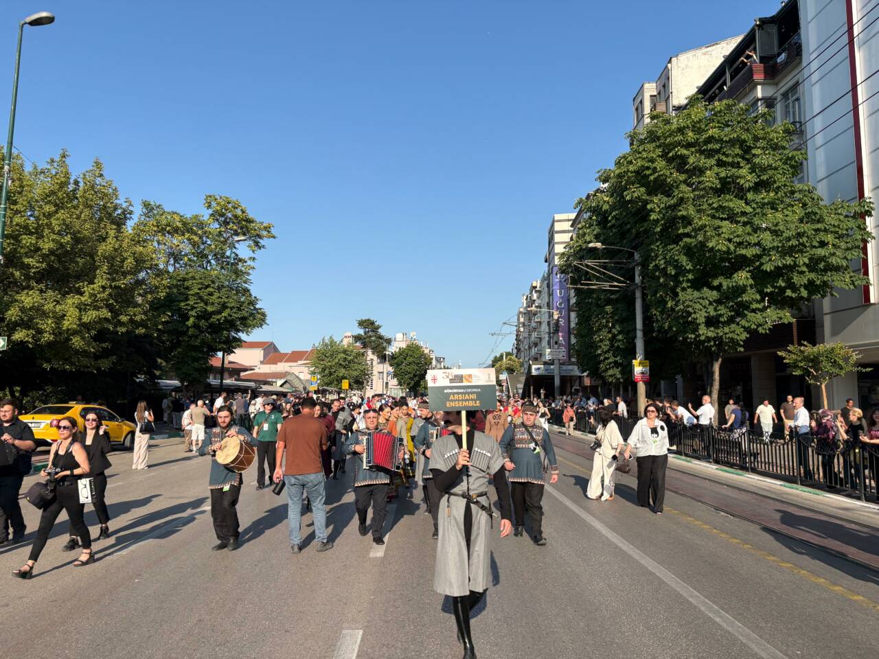 Bursa'da dünya kültürleri buluştu: Heykel'de karnaval gibi geçit 9 8a671746 f122 4720 83f4 43bd3a536176