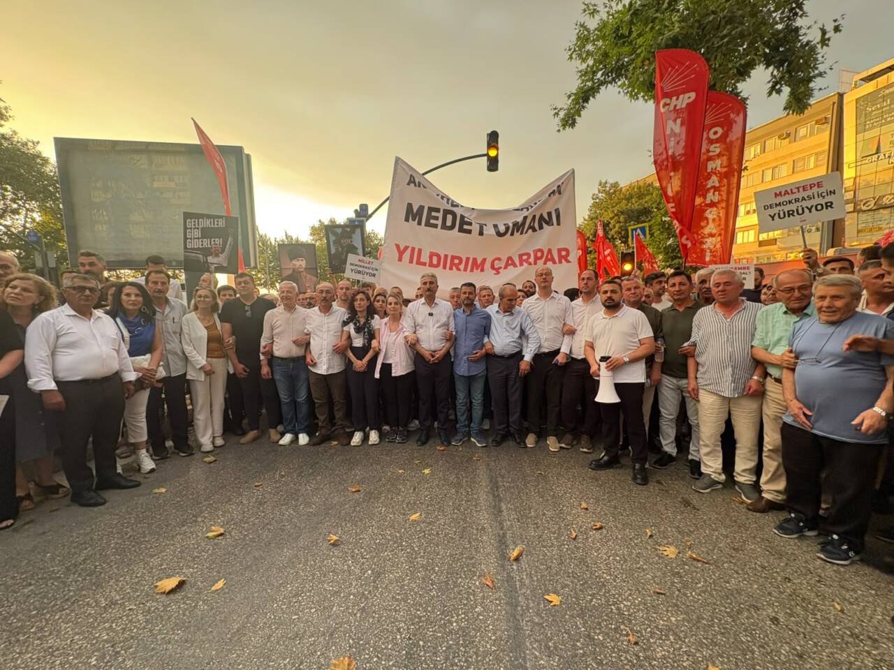 CHP Bursa'da neler oluyor? İl binasından ayrılıp yeni koordinasyon merkezine yürüdüler 5 9c19db5f ab05 4707 a4e6 a53ced45dfea