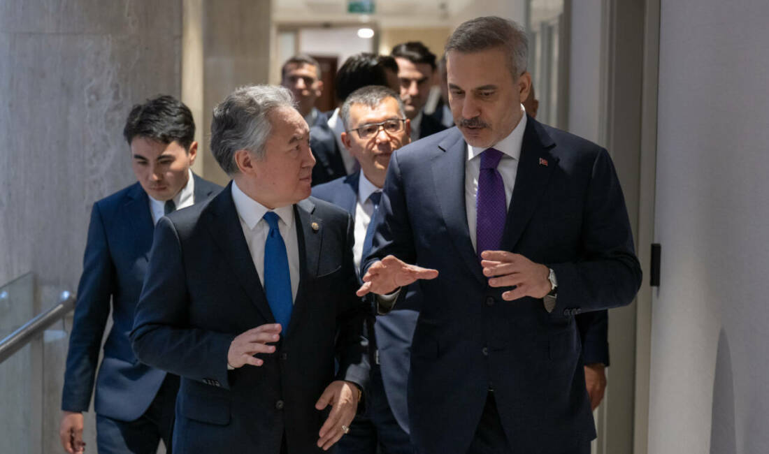 Bakan Hakan Fidan: Türkiye-AB ilişkisi yapıcı rotada Ankara'da Kırgız mevkidaşı Ceenbek Kulubayev ile ortak basın toplantısı düzenleyen