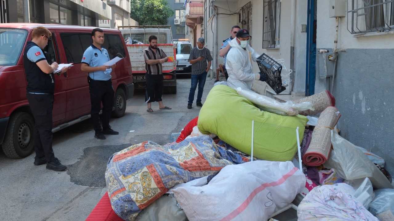 Bursa'da bir çöp ev vakası daha! 5 ton çöp çıkarıldı 1 aa 20260702 41854006 41854004 bursadabirevdenyaklasik5toncopcikti