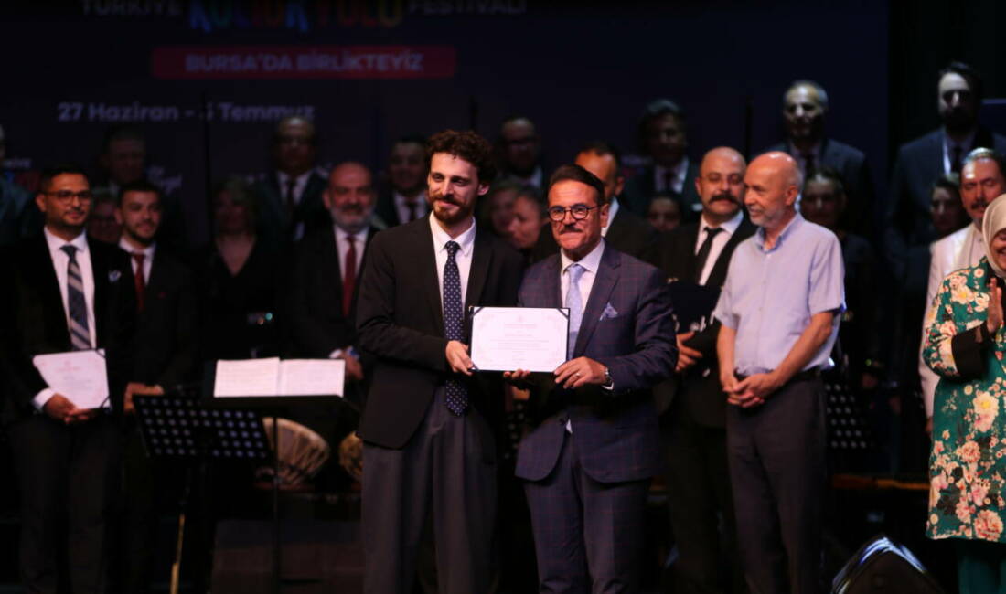 Bursa’da 350 eser arasından en özel beste seçildi Bursa'nın fethinin 700. yılı anısına düzenlenen beste yarışmasında 7 eser