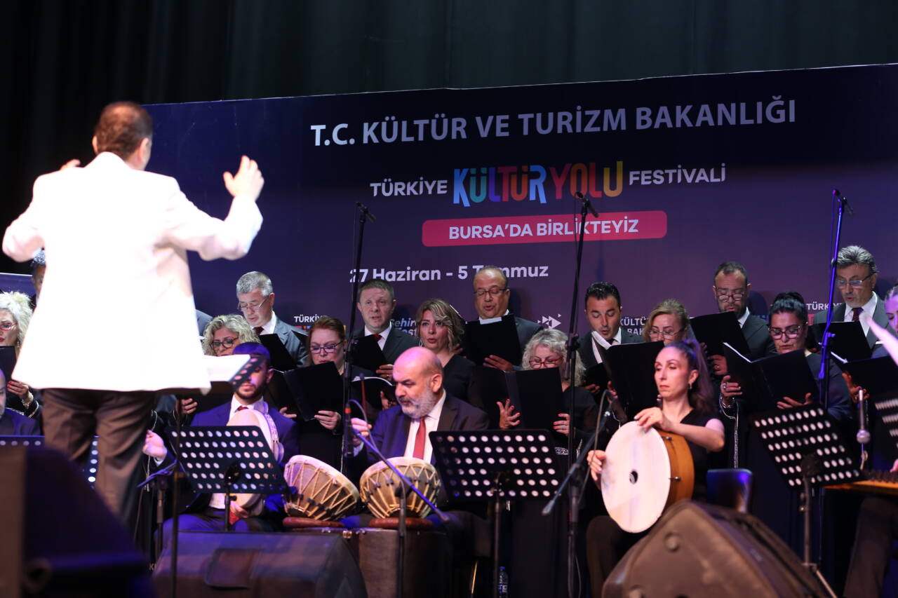 Bursa'da 350 eser arasından en özel beste seçildi 4 aa 20260703 41867226 41867224 bursaninfethinin700yilianisinaduzenlenenbesteyarismasinda7eserodullendirildi