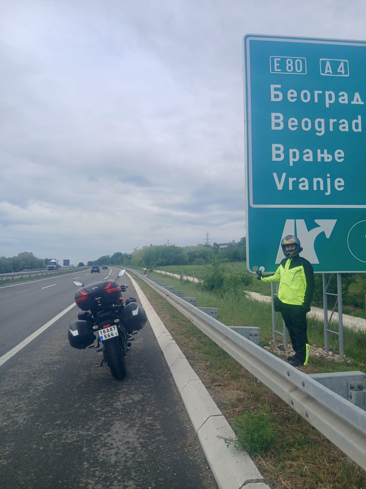 Bursalı öğretmen motoruyla 4 bin kilometre yolu bakın ne için yapmış? 1 aa 20260704 41870208 41870207 erasmusegitiminemotosikletiylegidenogretmen4binkilometreyolyapti