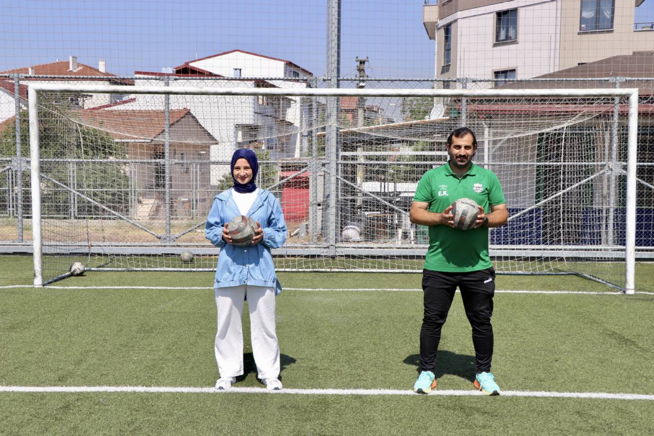 Bu durumun dünyada başka örneği yok: Evde eş, sahada iki rakip başkan 3 aa 20260704 41871097 41871088 sahadarakipolanbaskanciftgencfutbolcularicinbirliktecalisiyor