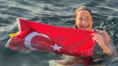Açık su yüzücüsü 25 yaşındaki Aysu Türkoğlu, Japonya'daki Tsugaru Kanalı'nı