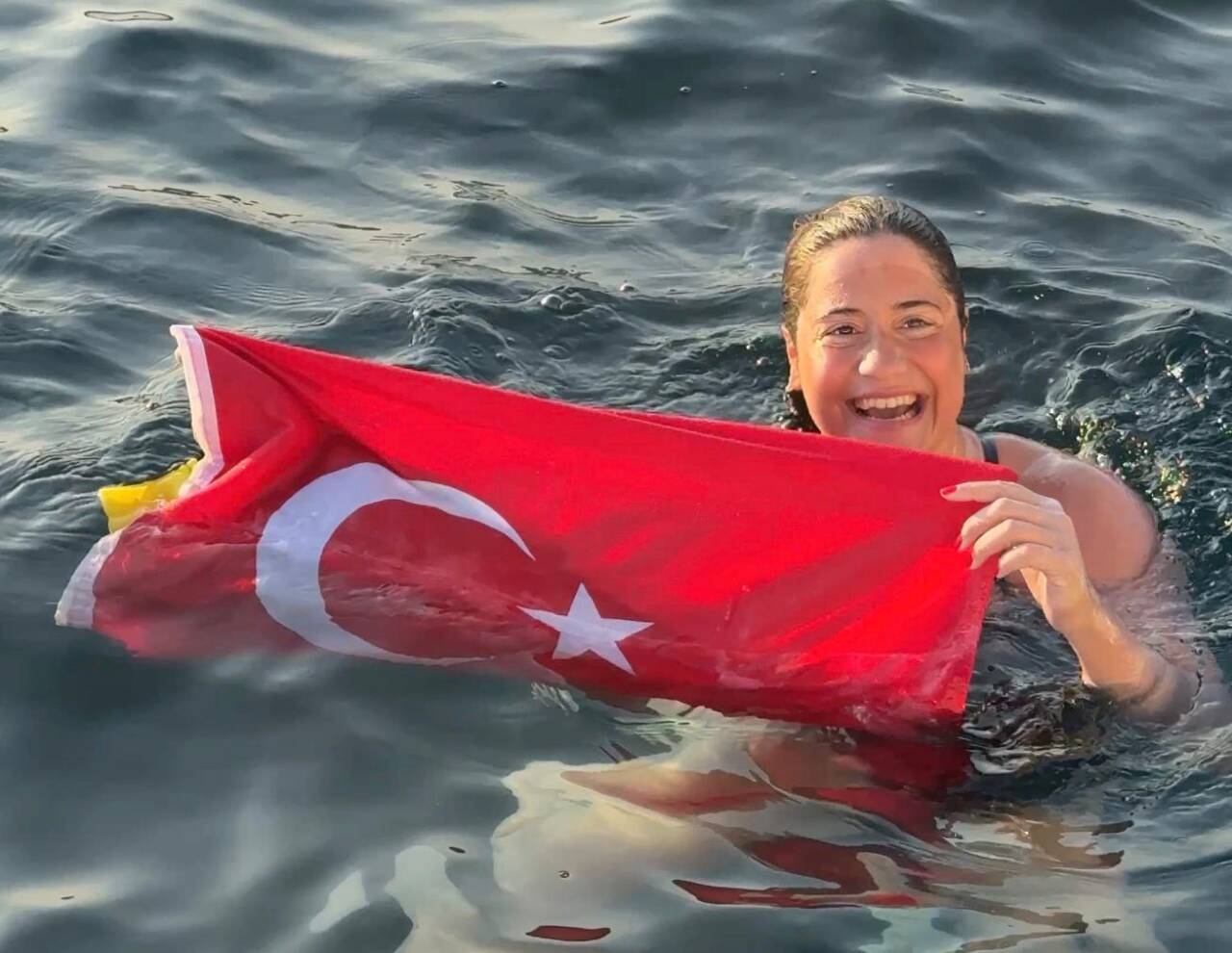 Aysu Türkoğlu, Tsugaru Kanalı'nı yüzerek geçen en genç Türk oldu 1 aa 20260704 41871985 41871984 ultramaratonyuzucusuaysuturkoglutsugarukanalinigecenengencturkoldu