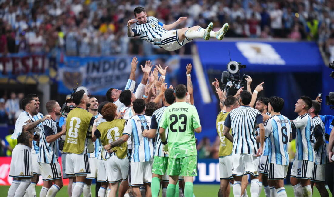 Dünya Kupası’nda mucize dönüş: Messi havalarda ABD'deki FIFA Dünya Kupası’nda son şampiyon Arjantin Mısır karşısında 2-0