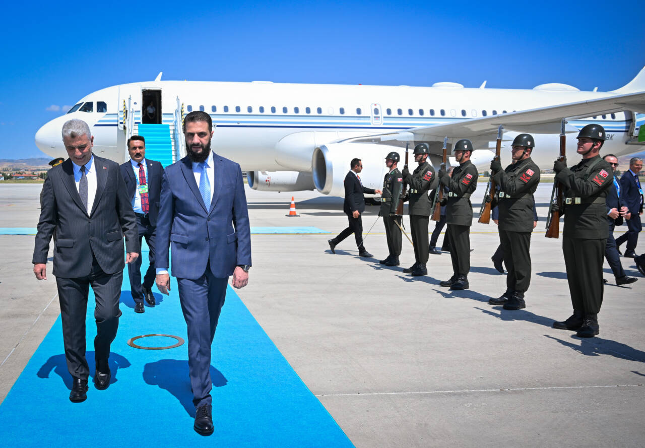Suriye Cumhurbaşkanı Şara’dan Türkiye ve Körfez ülkelerine teşekkür Suriye Cumhurbaşkanı Ahmed Şara, yaptırımların kaldırılması dolayısıyla Türkiye ve Körfez