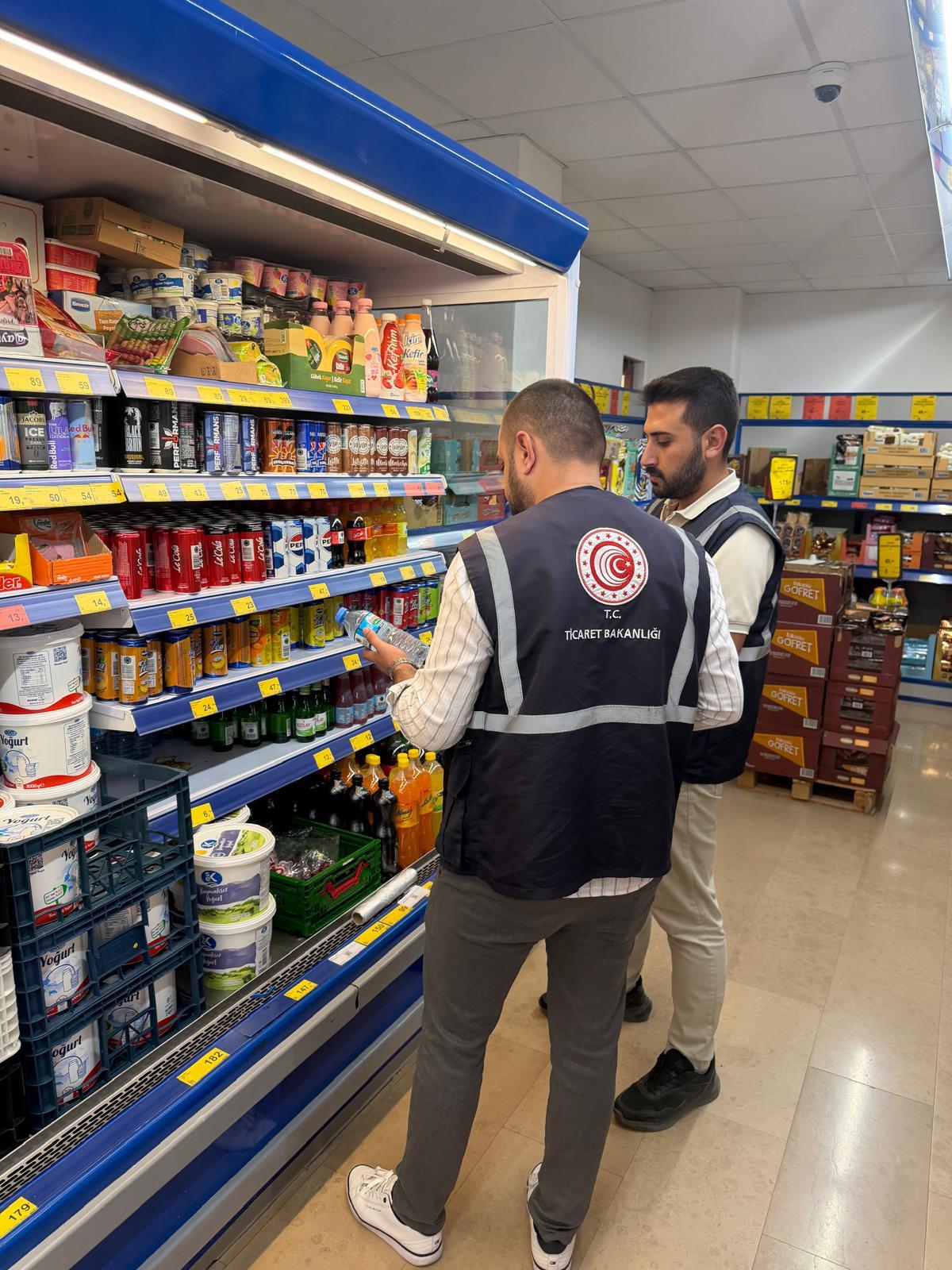 Bursa su fiyatlarına fahiş artış yapanlara baskın! 1 aa 20260709 41934377 41934374 bursaticaretilmudurluguekipleriambalajlisufiyatlarinayonelikdenetimbaslatti