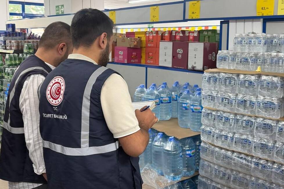 Bursa su fiyatlarına fahiş artış yapanlara baskın! Bursa Ticaret İl Müdürlüğü ekipleri, plastik, cam ve metal ambalajlı