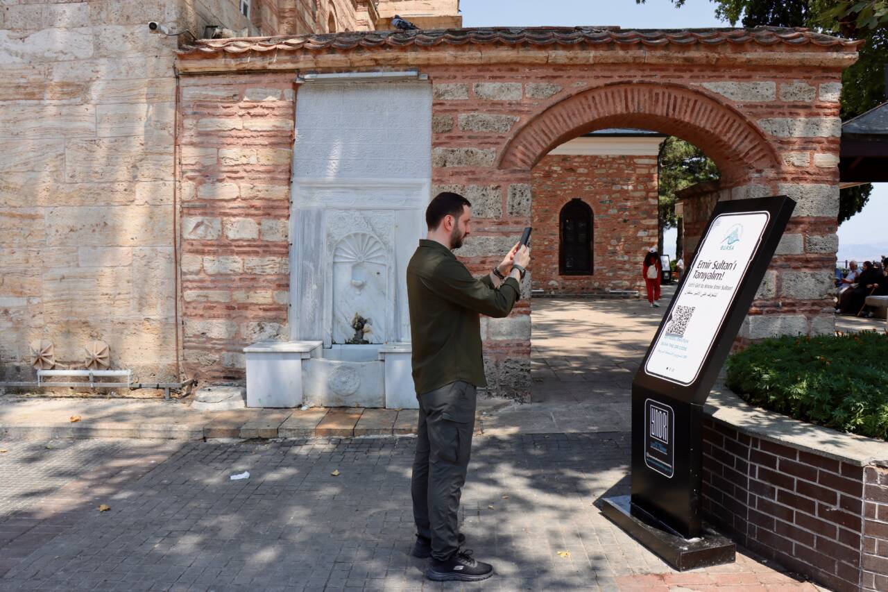 Bursa'nın manevi kalbinde yeni uygulama 1 aa 20260713 41961927 41961922 emirsultankulliyesinintarihiveicindekihateserlerdijitalrehberde