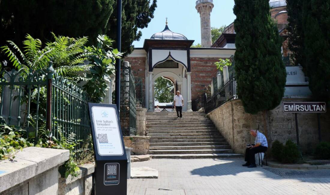 Bursa’nın manevi kalbinde yeni uygulama Bursa'nın inanç turizminde önemli merkezlerinden Emir Sultan Külliyesi'ni ziyaret edenler,