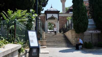 Bursa'nın inanç turizminde önemli merkezlerinden Emir Sultan Külliyesi'ni ziyaret edenler,