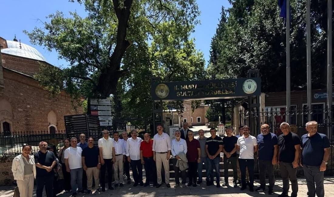 Vakıflar Genel Müdürü Aksu’dan Bursa’daki vakıf varlıklarına ziyaret Vakıflar Genel Müdürü Sinan Aksu, Bursa'nın fethinin 700. yılı dolayısıyla