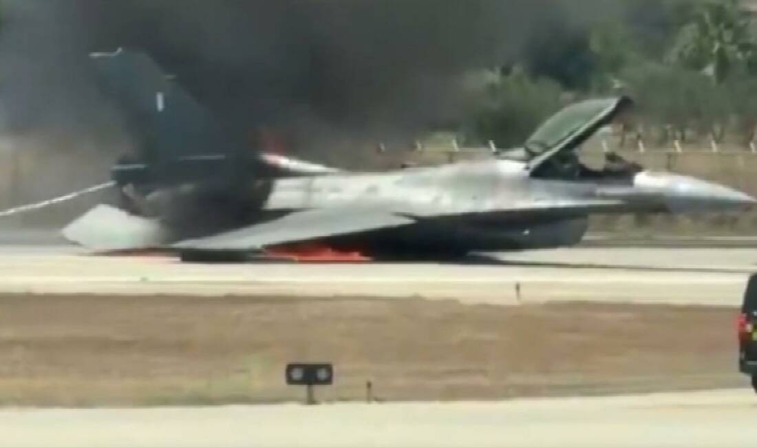 Acil iniş yapan F16 savaş uçağı alev aldı Yunanistan’da teknik arıza nedeniyle acil iniş yapan F-16 savaş uçağı
