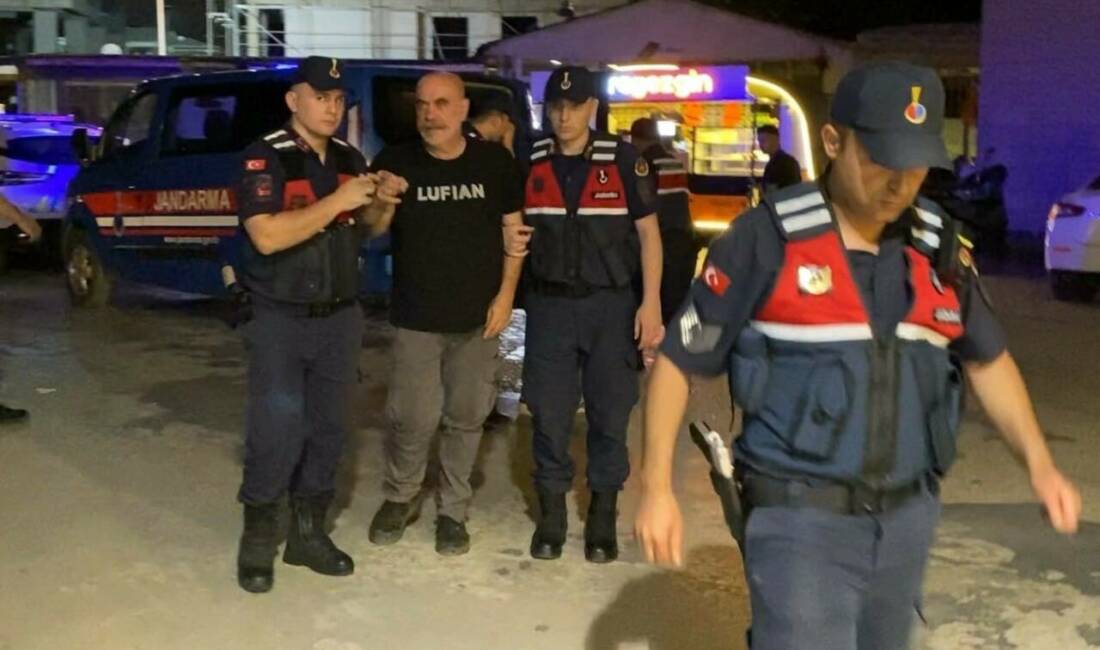 Adli kontrolle serbest kalan Ezel Akay’dan ilk açıklama Bursa’nın İnegöl ilçesinde evine düzenlenen uyuşturucu operasyonunda yakalanarak, çıkarıldığı mahkemece