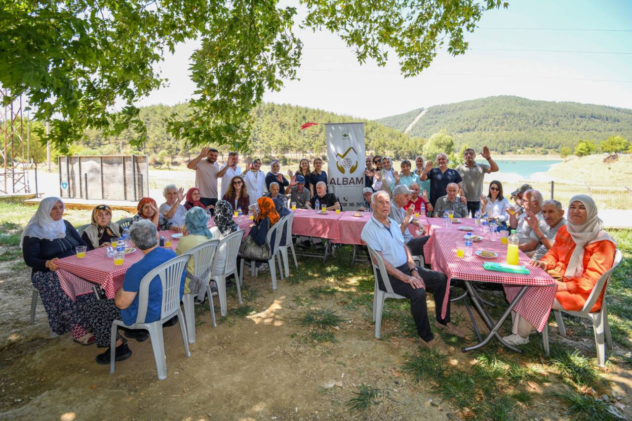 Osmangazi’den alzheimer hastalarına anlamlı etkinlik 1 Osmangazi’den Alzheimer Hastalarına Anlamlı Etkinlik
