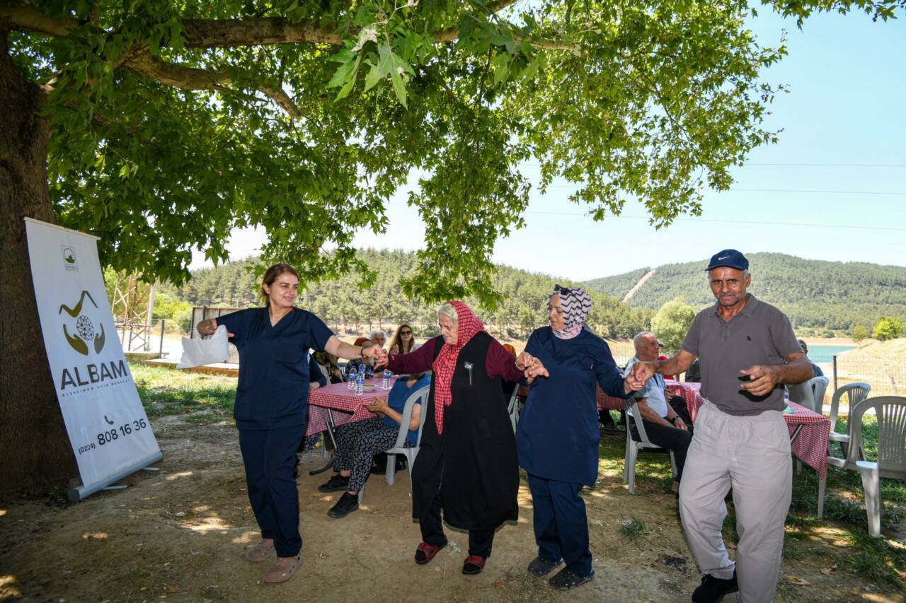 Osmangazi’den alzheimer hastalarına anlamlı etkinlik 7 Osmangazi’den Alzheimer Hastalarına Anlamlı Etkinlik