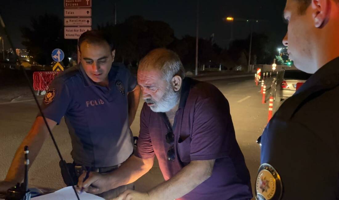 Kayseri'nin Melikgazi ilçesinde polis ekiplerinin ‘dur' ihtarına uymayan sürücü kısa