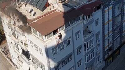 Antalya'nın Muratpaşa ilçesinde 5 katlı apartmanın teras katında çıkan yangında