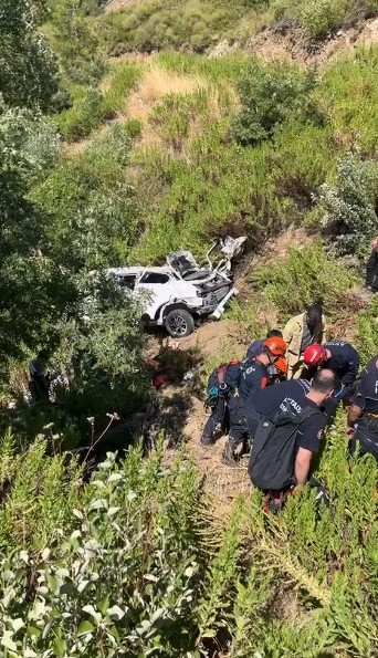 Katliam gibi kaza: 5 ölü 1 antalyada otomobil ucuruma yuvarlandi 5 olu 2 yarali 708f68b392f2