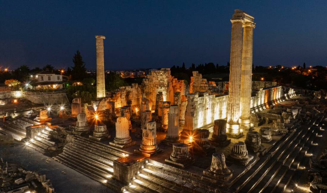 Apollon Tapınağı’na geceleri ziyaretçi akını Aydın'ın Didim ilçesindeki yaklaşık 2 bin 500 yıllık Apollon Tapınağı,