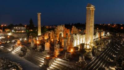 Aydın'ın Didim ilçesindeki yaklaşık 2 bin 500 yıllık Apollon Tapınağı,