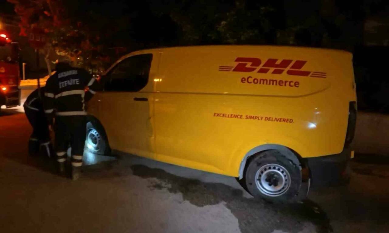 Aracı yakmak isterken böyle yakalandı 2 araci yakmak isterken boyle yakalandi b2a873c69b08