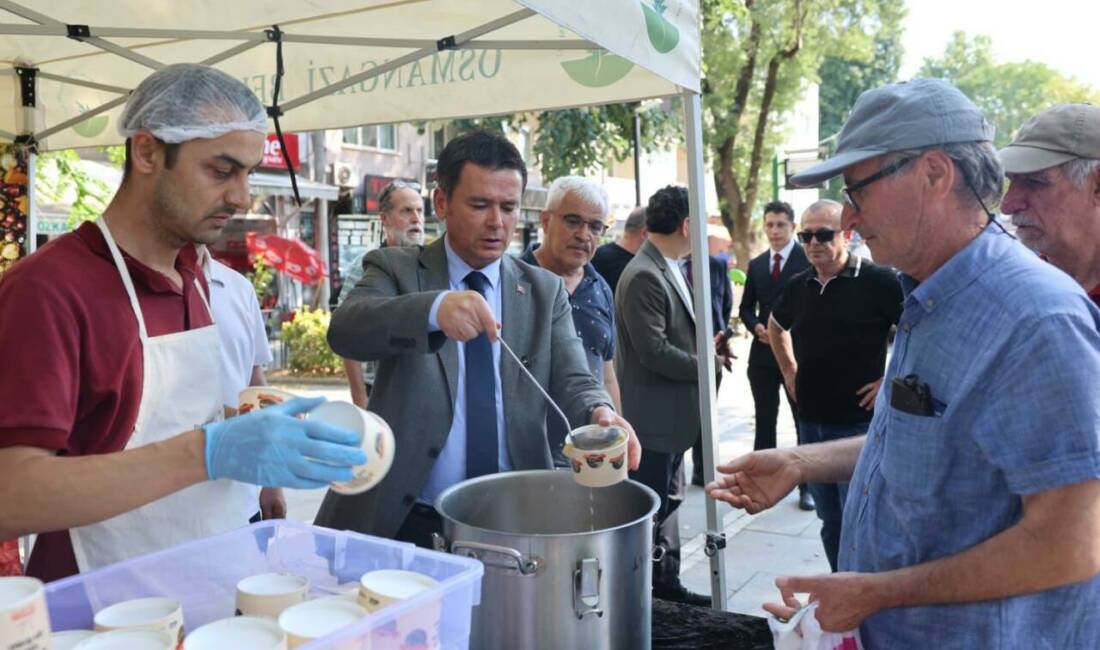 Bursa’nın Osmangazi ilçesinde Muharrem ayı bereketi Muharrem ayının manevi atmosferini vatandaşlarla paylaşan Osmangazi Belediye Başkanı Erkan