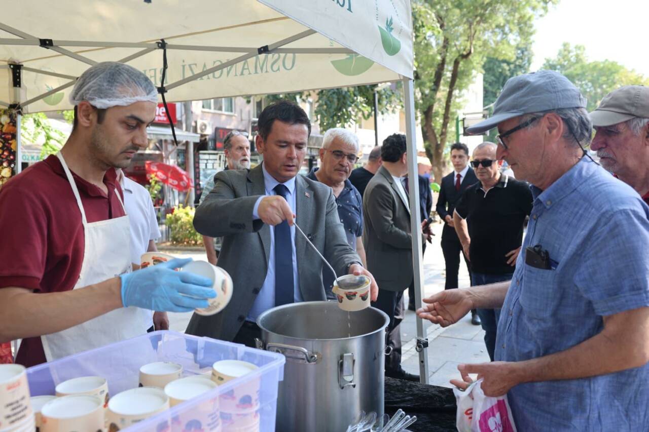 Bursa'da Muharrem Ayı bereketi: Kazan kazan aşure ikramı 6 Osmangazi’de Muharrem Ayının Bereketi Yaşandı (Görüntülü)