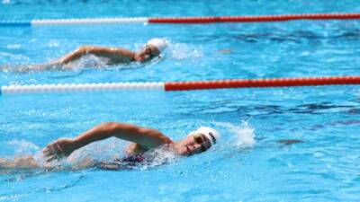 Osmangazi Belediyesporlu milli sporcular Tuana Özgür ile Elif Ecem Öztürk,