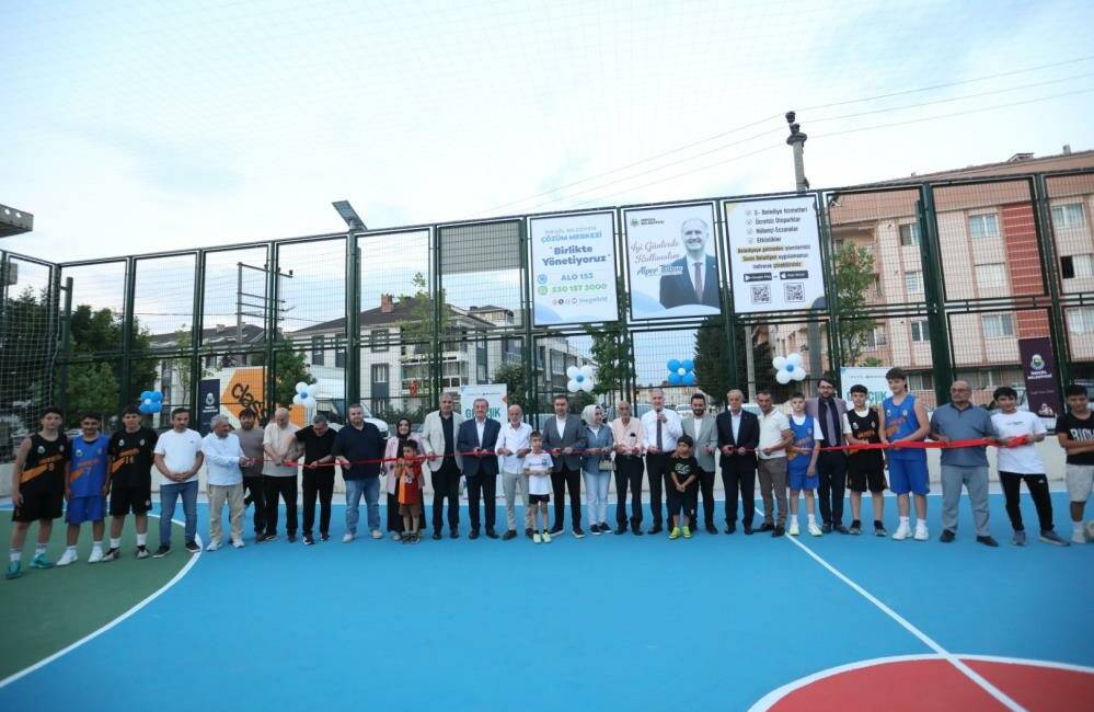 Bursa’nın İnegöl ilçesine yeni semt sahası ve otopark İnegöl Belediyesi'nin Süleymaniye Mahallesi Yamaç Sokak üzerinde yapımını tamamladığı semt