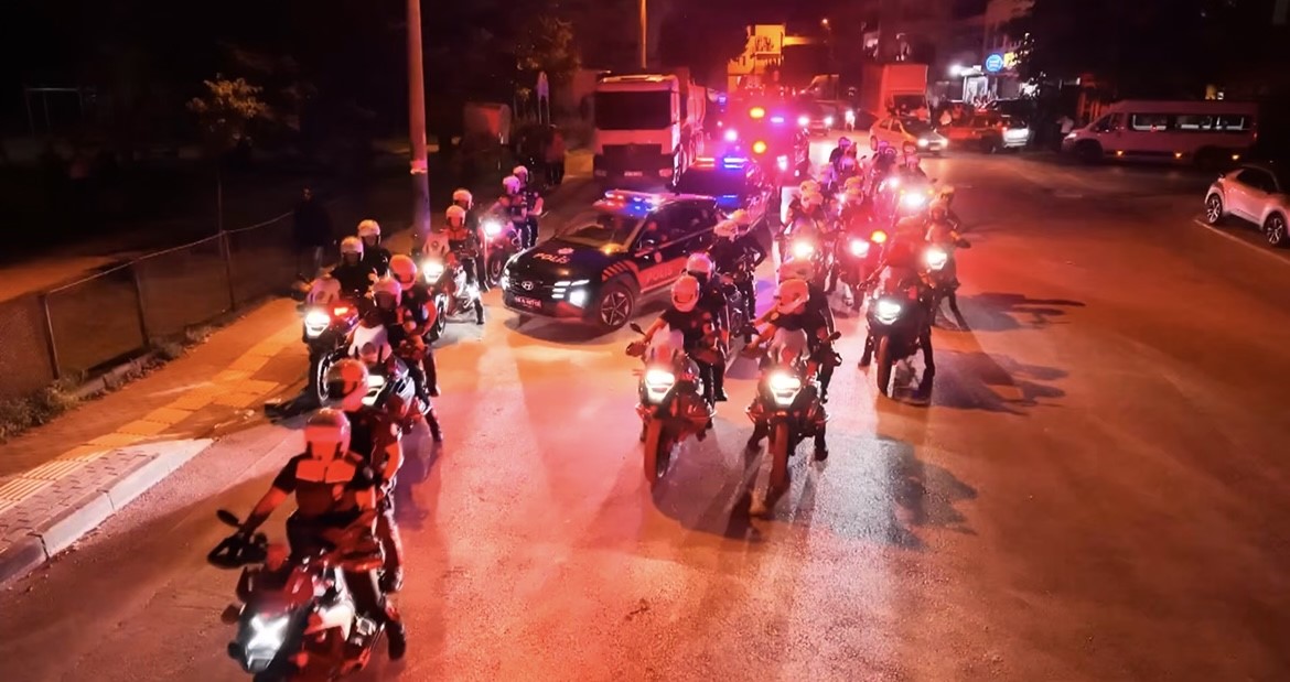 Bursa’da huzur denetimi: Suçlulara geçit yok! 3 aw73959101
