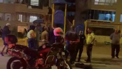 Bursa’nın Mudanya ilçesinde kayalıklarda oturan genç kız, iddiaya göre yanına