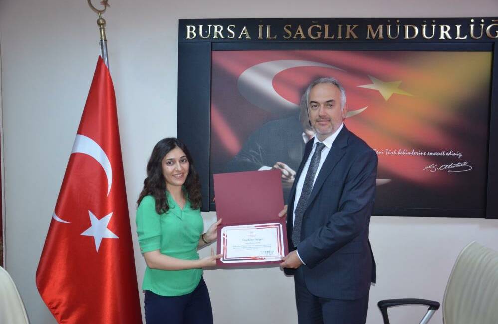 Bursa’daki bir faciayı bu ebe önledi Bursa İl Sağlık Müdürü Uzm. Dr. Mustafa Çetin, anne ve