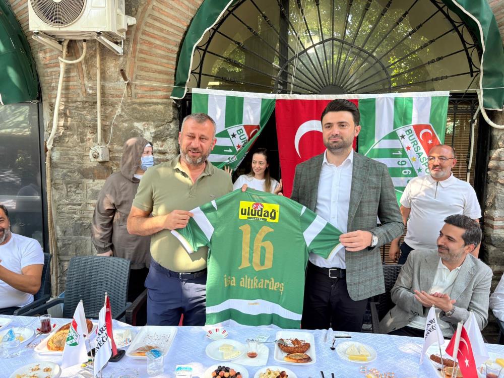Bursaspor Başkanı Çelik 'Süper' mesajı Kapalıçarşı'da verdi 1 aw74235201