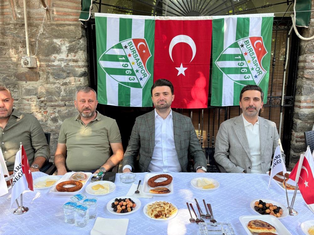 Bursaspor Başkanı Çelik 'Süper' mesajı Kapalıçarşı'da verdi 3 aw74235203