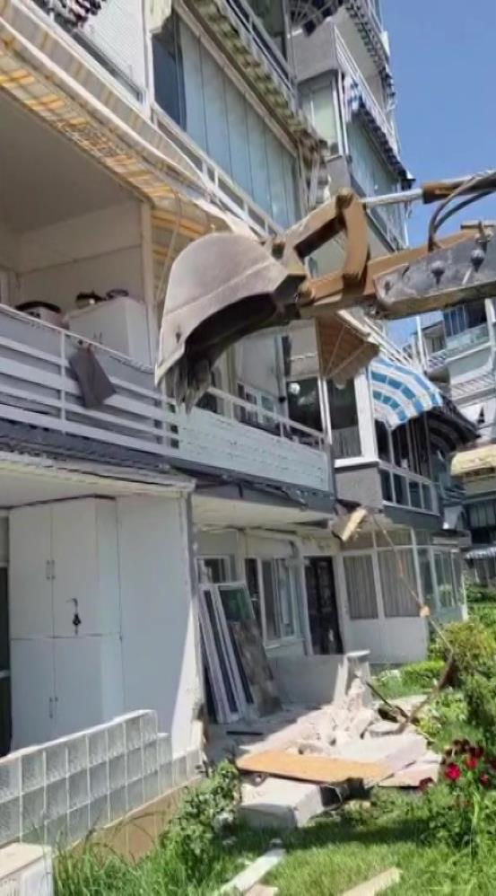 Bursa'nın turistik bölgesinde tepki çeken yıkım 1 aw74295002