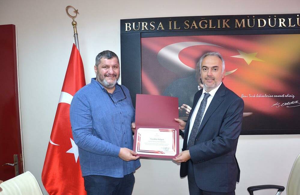 Bursa’nın kanserle mücadelede başarılı hekimlerine teşekkür belgesi Kanserle mücadelede toplum tabanlı tarama programlarının hayati önemine dikkat çeken