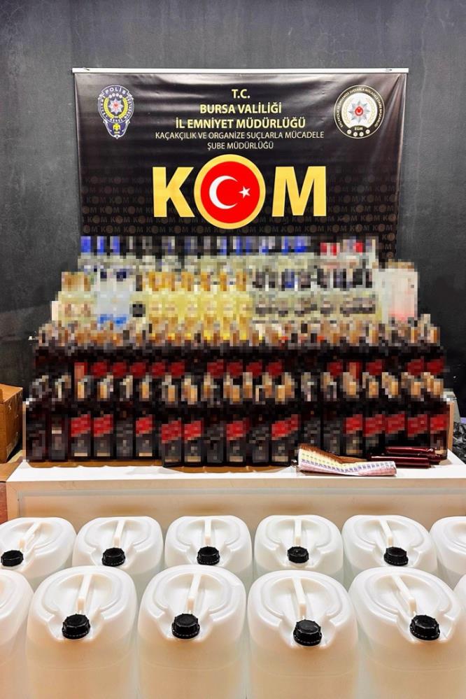 Bursa'da 370 şişe sahte içki ve 600 litre etil alkol ele geçirildi 1 aw74466201