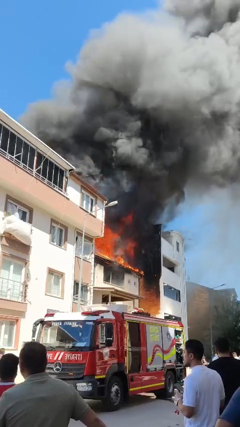 Bursa’da panik anları! alevlere teslim oldu 1 aw74522102
