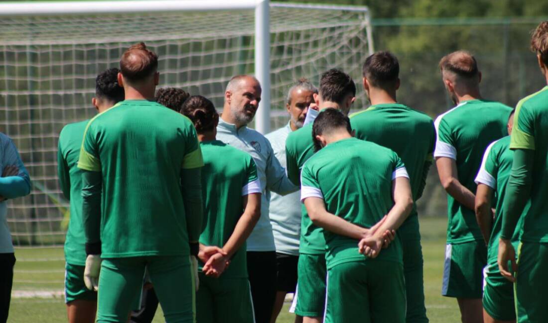 Bursaspor’dan üç futbolcuya Bursa’dan iki kulüp talip Bursaspor’da Bolu kampına götürülmeyen genç oyuncular kiralık olarak başka takımlara