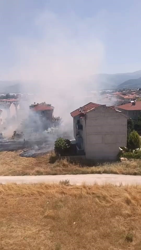 Bursa'da 20 dönüm tarla böyle yandı 1 aw74821202