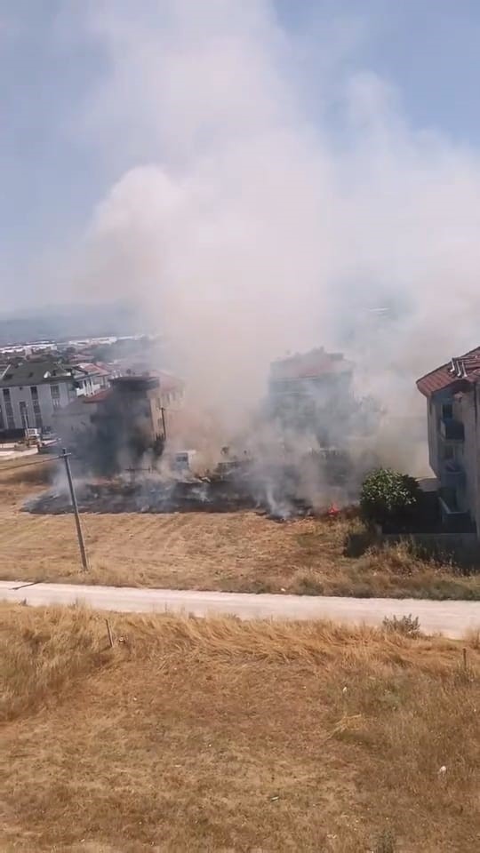 Bursa'da 20 dönüm tarla böyle yandı 2 aw74821203