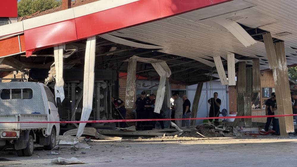 Bursa korkunç tır kazası! Benzinliğe böyle daldı, alışveriş yapan bir kişi hayatını kaybetti 7 aw74879711