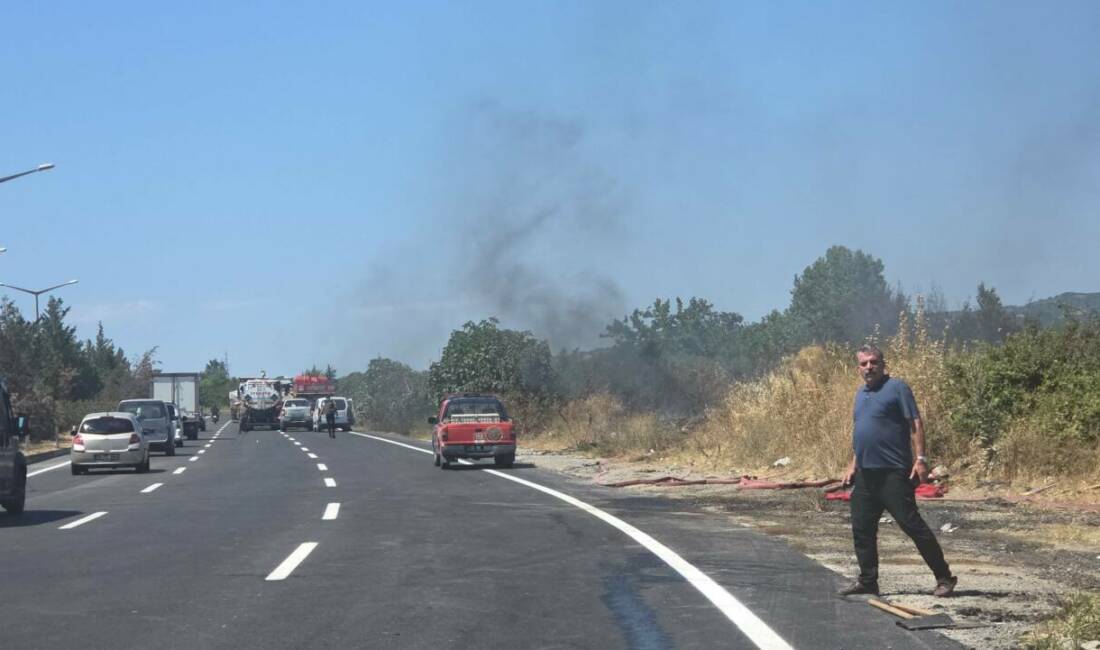 Bursa’da korkutan yangın! Bursa-Yalova Karayolu Orhangazi Süpürgelik mevkiinde yol kenarındaki ağaçlık alan ile