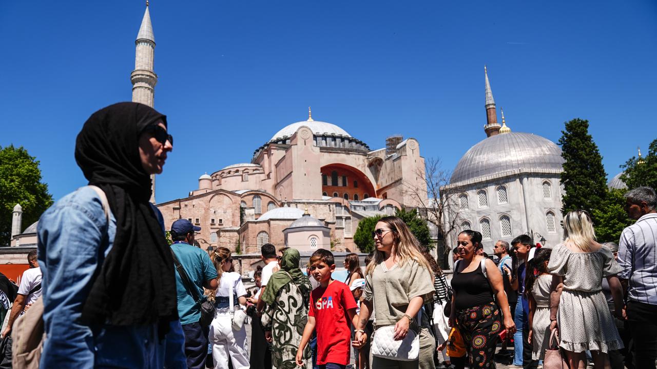 Ayasofya'ya ziyaretçi akını 2 ayasofyaya ziyaretci akini c73d3959c8ca